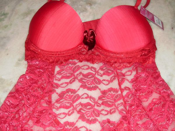 CAMISOLA EM RENDA E FIO DENTAL EM TACTEL E RENDA