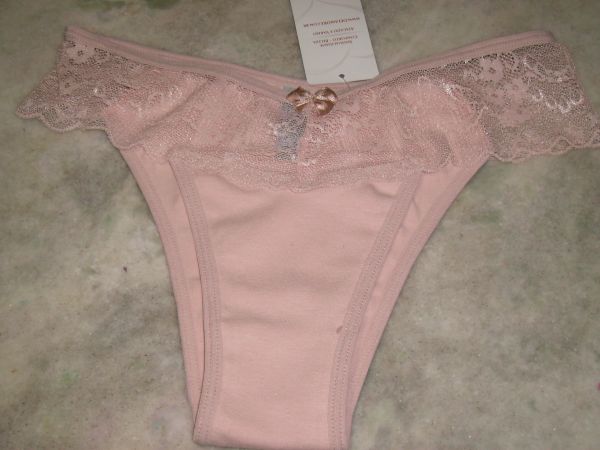 TANGA EM COTTON COM RENDA